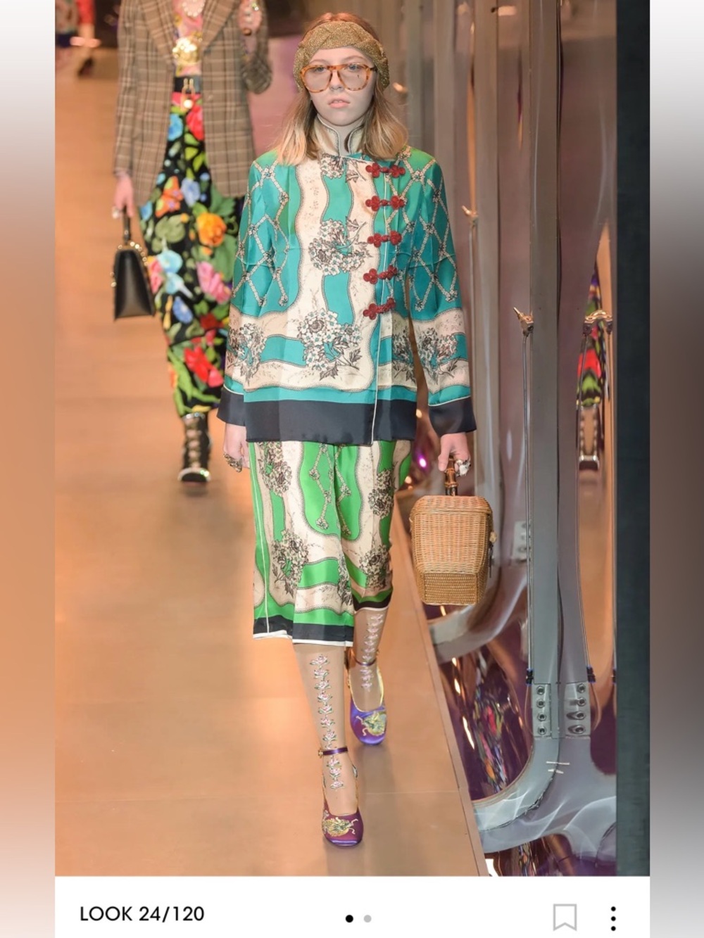 Gucci FW 2017 Caspar Dragon Embroidered Spike Embellished Mary Jane Pumps 37 - Picture 2 of 12